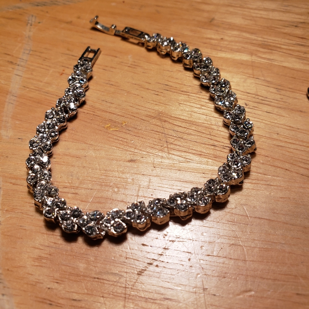 Tennis bracelet